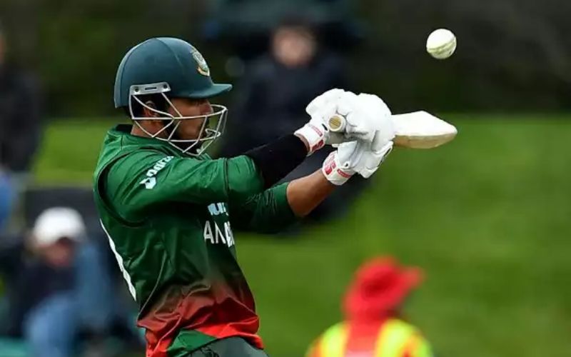 Pakistan beat Bangladesh by a narrow margin to secure their first win